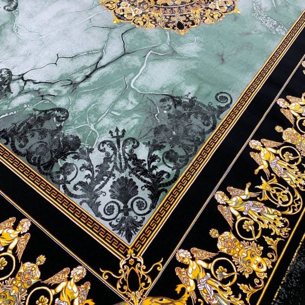 فرش ماشینی ۱۲۰۰ شانه طرح ورساچه با لچک سبز بدون برجستگی