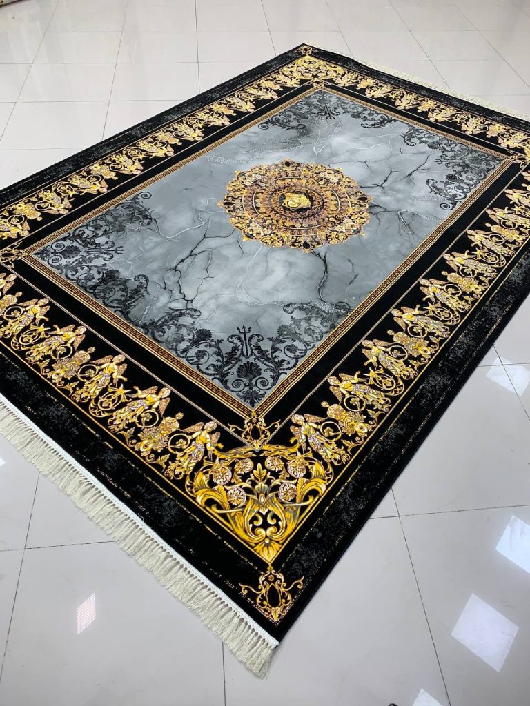 فرش ماشینی ۱۲۰۰ شانه طرح ورساچه با لچک سیلور بدون برجستگی