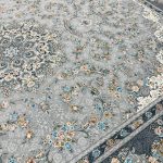 فرش ماشینی ۱۲۰۰ شانه طرح مه گل سیلور بدون برجستگی