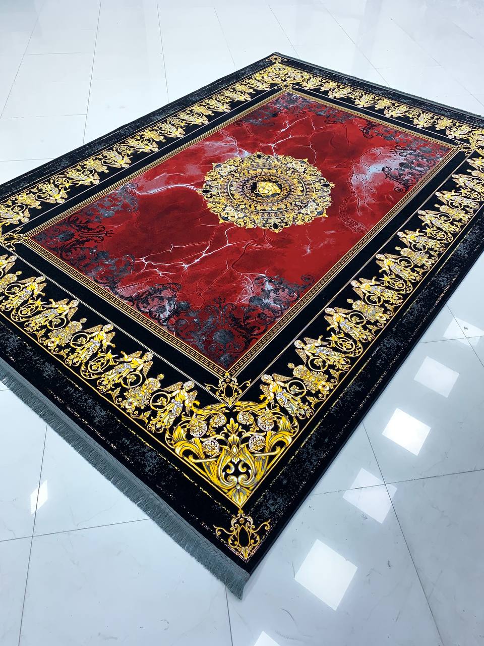 فرش ماشینی ۱۲۰۰ شانه طرح ورساچه با لچک لاکی بدون برجستگی