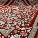 فرش ماشینی ۱۲۰۰ شانه طرح باغ گل لاکی گل برجسته