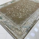 فرش ماشینی ۱۲۰۰ شانه طرح روناک نسکافه ای گل برجسته