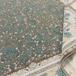 فرش ماشینی ۱۲۰۰ شانه طرح رویا نسکافه ای گل برجسته