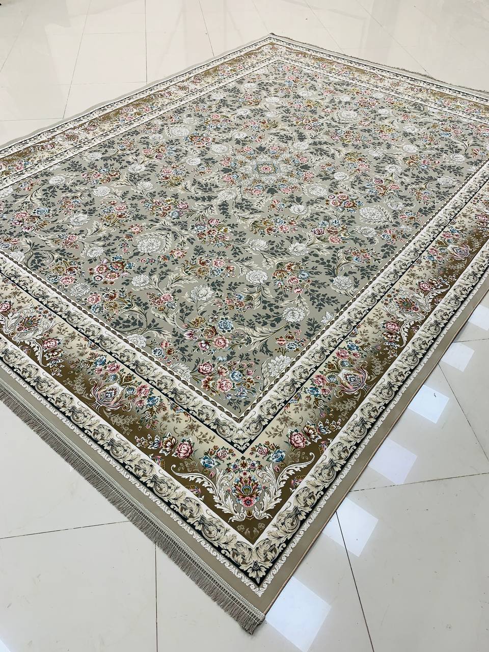 فرش ماشینی ۱۲۰۰ شانه طرح ترلان ترمه ای گل برجسته