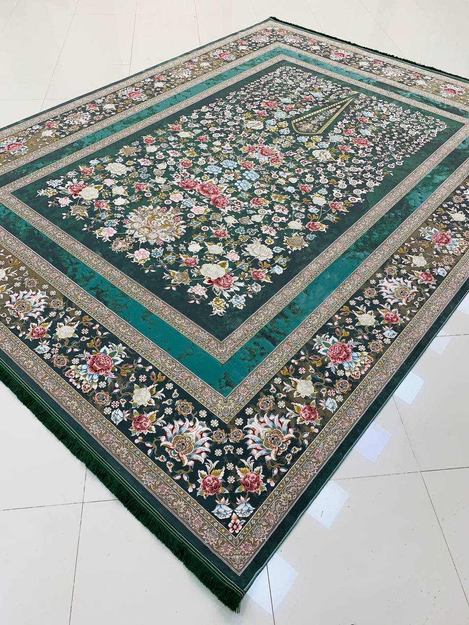 فرش ماشینی ۱۲۰۰ شانه طرح باغ گل سبز گل برجسته