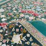 فرش ماشینی ۱۲۰۰ شانه طرح باغ گل سبز گل برجسته