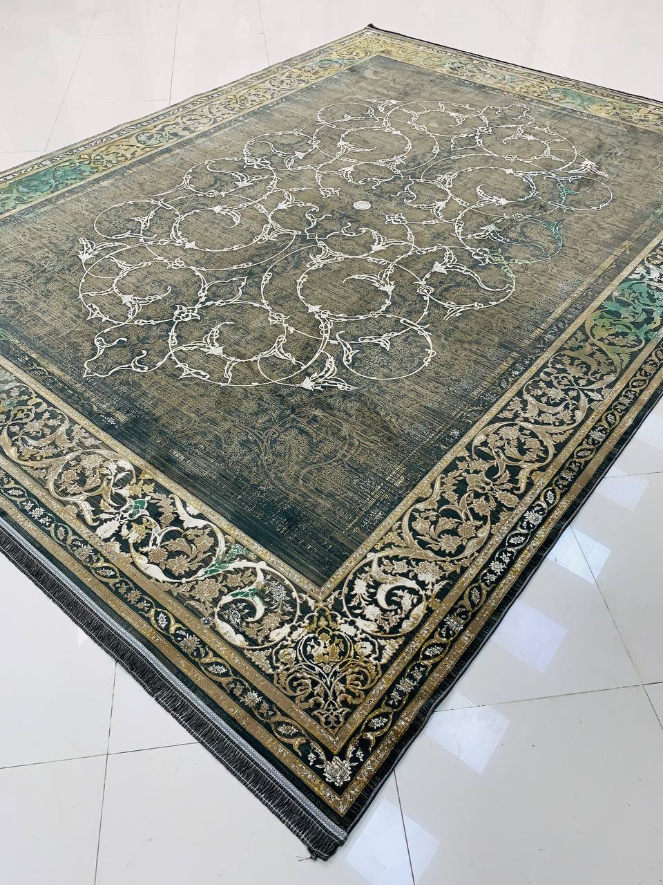 فرش ماشینی ۱۲۰۰ شانه طرح روناک دودی گل برجسته
