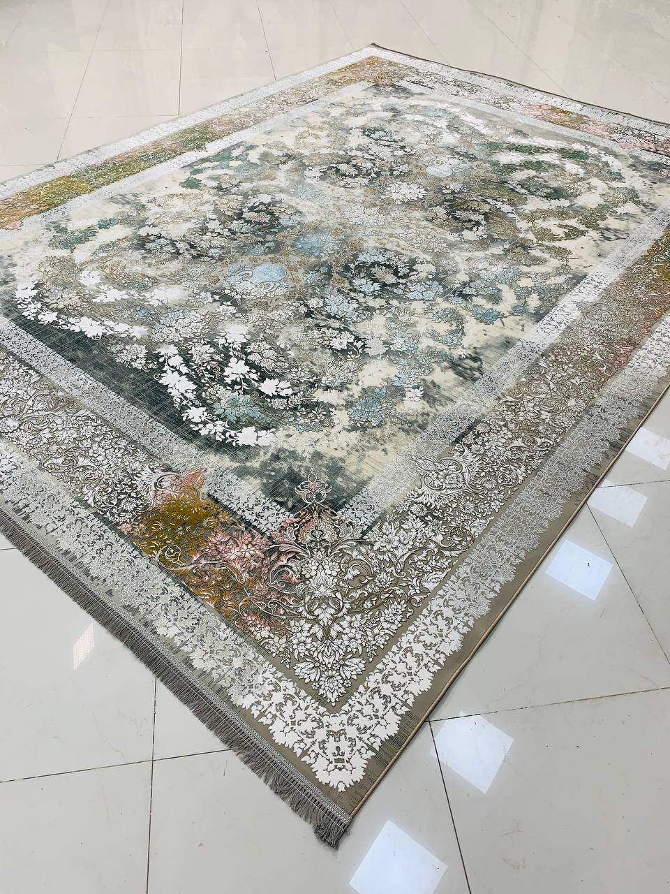 فرش ماشینی ۱۲۰۰ شانه طرح رها ترمه ای گل برجسته